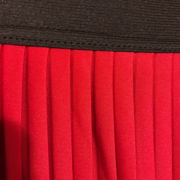 PLEATED MIDI SKIRT WITH LACE INSET - Picture 3 of 4